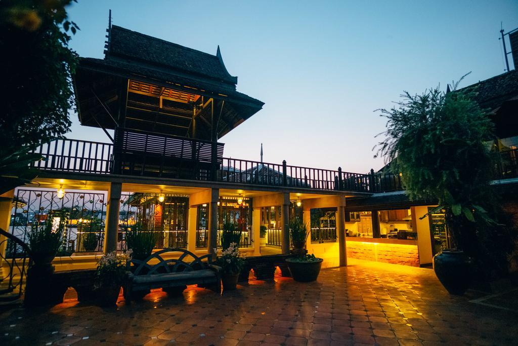Chakrabongse Villas Bangkok Exterior foto